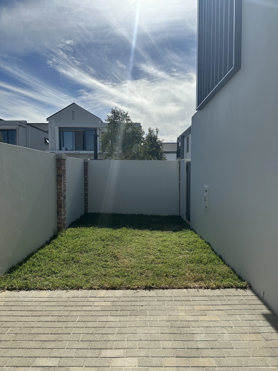 3 Bedroom Property for Sale in Lemoenkloof Western Cape